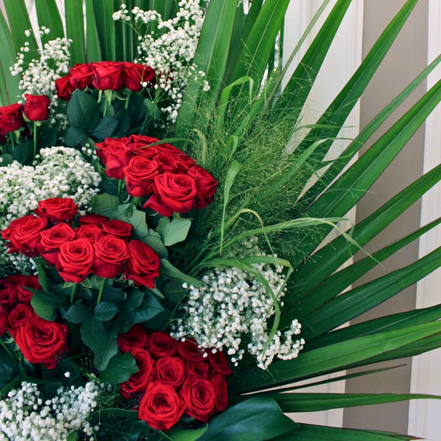 Christian Morel Fleuriste Paris - Evenement Composition roses rouges Christian Morel Fleuriste Paris - Evenement Composition roses rouges