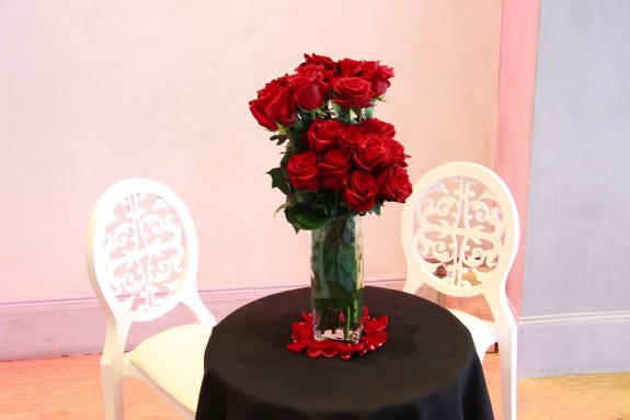 centre table haut en roses rouges